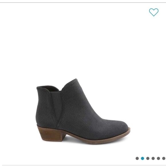 NIB Kensie Gerona Perforated Suede Booties - Picture 2 of 7